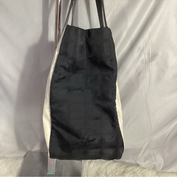 RARE Colorblockock CHANEL CC 10469355 Travel Line Nylon/ Leather Tote Bag - Picture 3 of 14